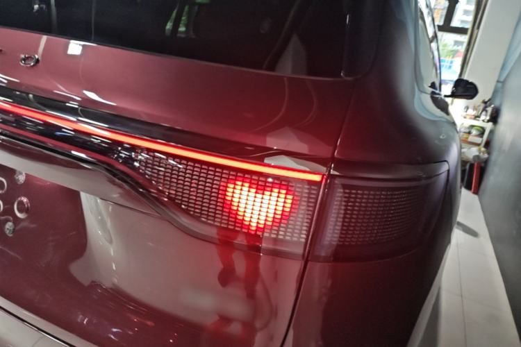 Used Hima AITO M8 2025 Extended-Range Max+ Version 53.4 kWh 6-Seater Edition Right Rear Taillight