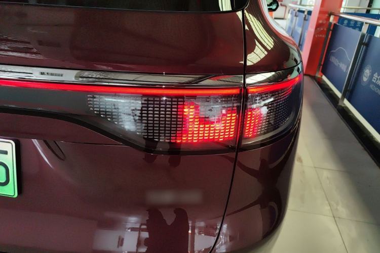 Used Hima AITO M8 2025 Extended-Range Ultra Version 53.4 kWh 5-Seater Edition Right Rear Taillight