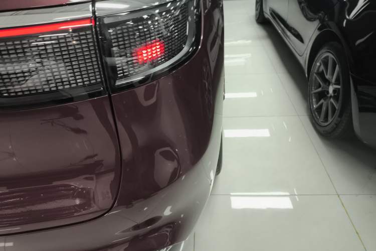 Used Hima AITO M8 2025 Extended-Range Max+ Version 53.4 kWh 5-Seater Edition Right Rear Taillight