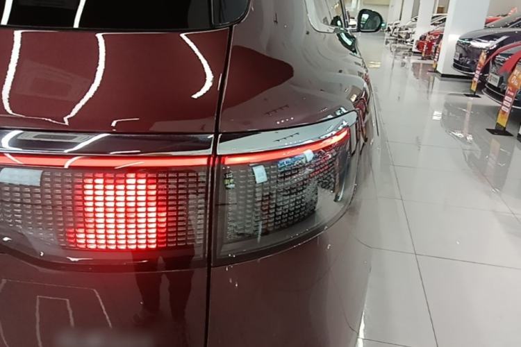 Used Hima AITO M8 2025 Extended-Range Ultra Version 53.4 kWh 5-Seater Edition Right Rear Taillight