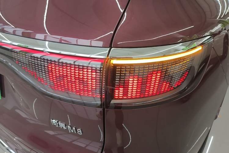 Used Hima AITO M8 2025 Extended-Range Max+ Version 53.4 kWh 6-Seater Edition Right Rear Taillight