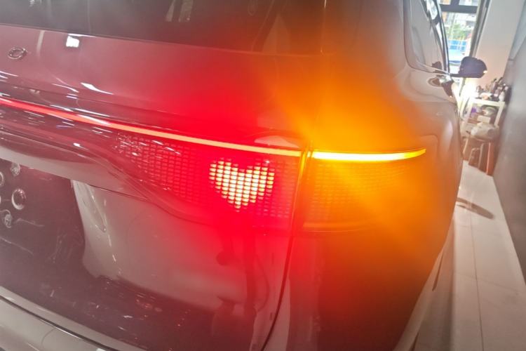 Used Hima AITO M8 2025 Extended-Range Ultra Version 53.4 kWh 6-Seater Edition Right Rear Taillight
