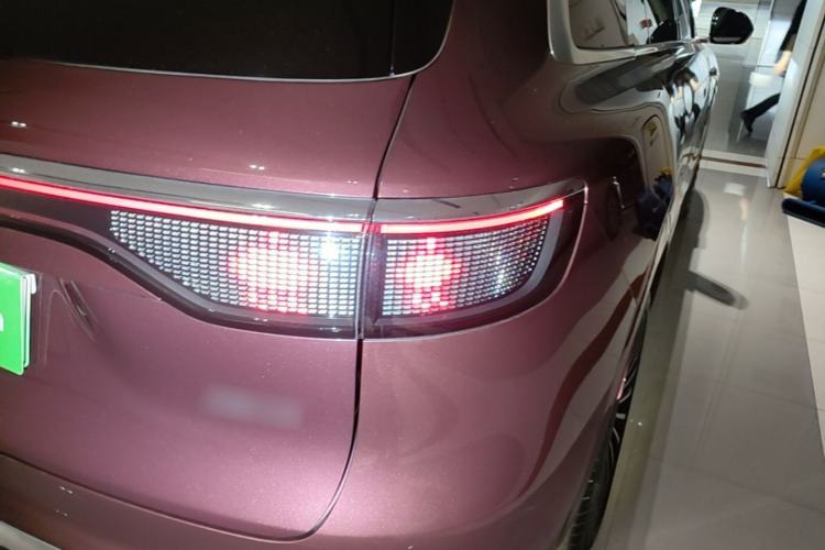 Used Hima AITO M8 2025 Extended-Range Ultra Version 53.4 kWh 5-Seater Edition Right Rear Taillight