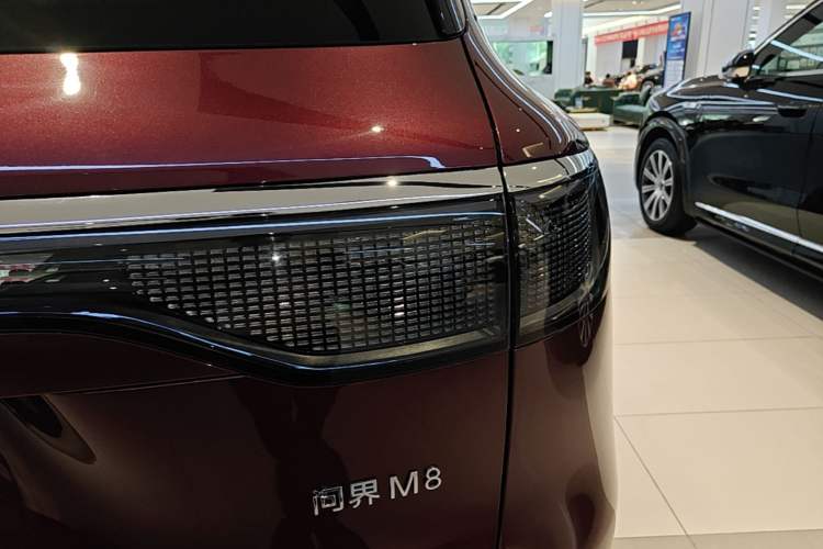 Used Hima AITO M8 2025 Extended-Range Max+ Version 53.4 kWh 6-Seater Edition Right Rear Taillight
