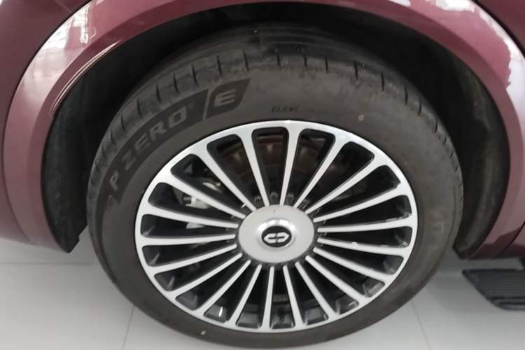 Used Hima AITO M8 2025 Extended-Range Ultra Version 53.4 kWh 5-Seater Edition Right Rear Wheel Hub