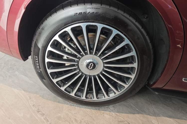 Used Hima AITO M8 2025 Extended-Range Ultra Version 53.4 kWh 6-Seater Edition Right Rear Wheel Hub