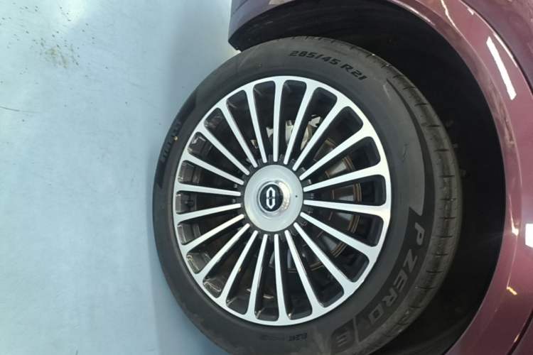 Used Hima AITO M8 2025 Extended-Range Ultra Version 53.4 kWh 5-Seater Edition Right Rear Wheel Hub