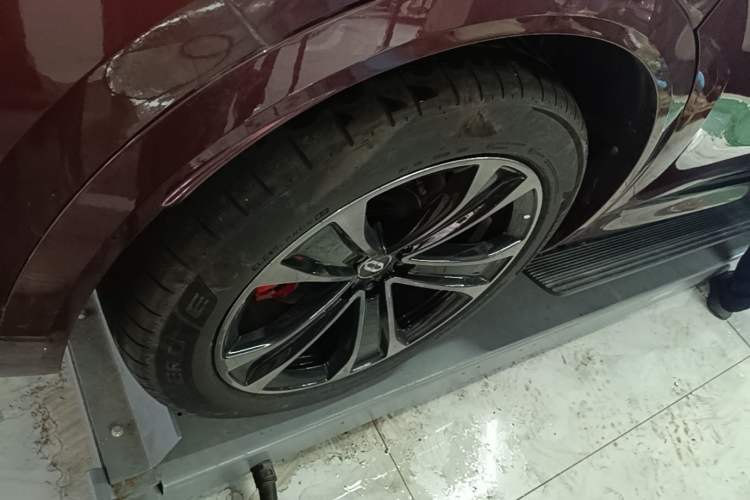 Used Hima AITO M8 2025 Extended-Range Ultra Version 53.4 kWh 6-Seater Edition Right Rear Wheel Hub