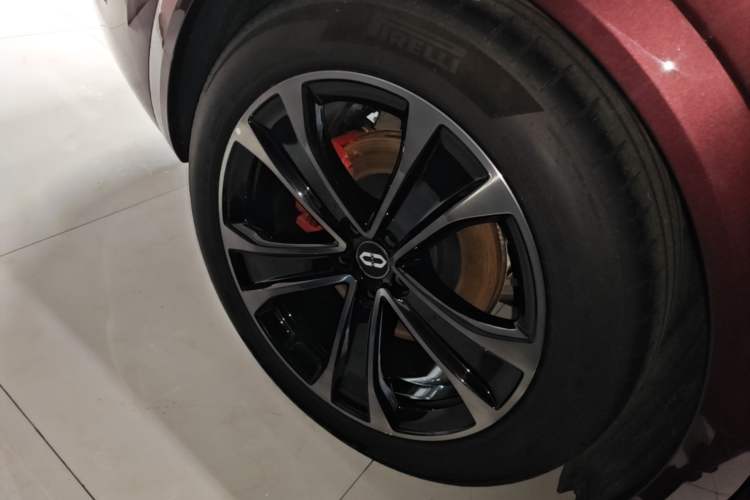 Used Hima AITO M8 2025 Extended-Range Max+ Version 53.4 kWh 6-Seater Edition Right Rear Wheel Hub