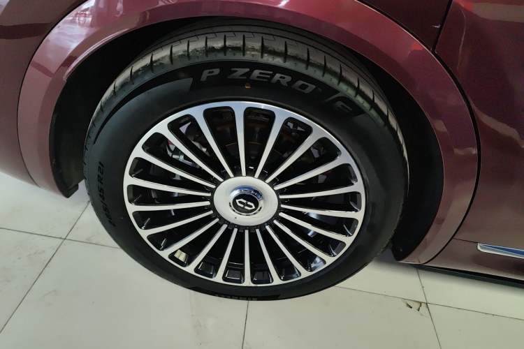 Used Hima AITO M8 2025 Extended-Range Ultra Version 53.4 kWh 5-Seater Edition Right Rear Wheel Hub