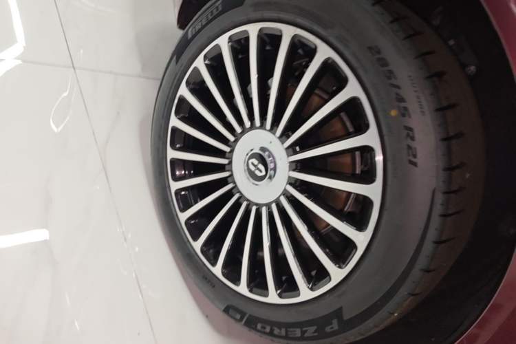 Used Hima AITO M8 2025 Extended-Range Ultra Version 53.4 kWh 5-Seater Edition Right Rear Wheel Hub