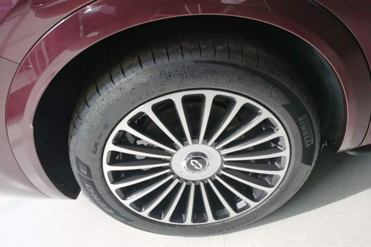 Used Hima AITO M8 2025 Extended-Range Ultra Version 53.4 kWh 6-Seater Edition Right Rear Wheel Hub