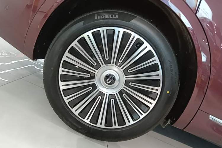 Used Hima AITO M8 2025 Extended-Range Ultra Version 53.4 kWh 5-Seater Edition Right Rear Wheel Hub