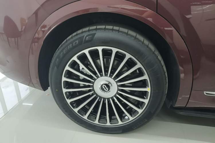 Used Hima AITO M8 2025 Extended-Range Max+ Version 53.4 kWh 6-Seater Edition Right Rear Wheel Hub
