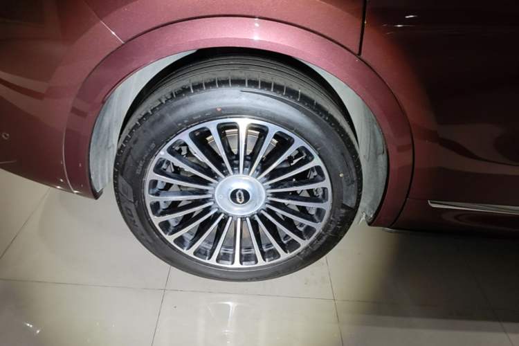 Used Hima AITO M8 2025 Extended-Range Ultra Version 53.4 kWh 5-Seater Edition Right Rear Wheel Hub