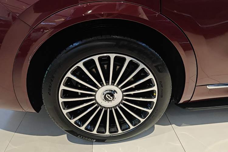 Used Hima AITO M8 2025 Extended-Range Max+ Version 53.4 kWh 6-Seater Edition Right Rear Wheel Hub