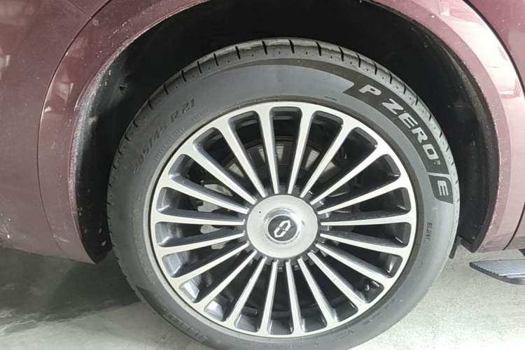 Used Hima AITO M8 2025 Extended-Range Ultra Version 53.4 kWh 5-Seater Edition Right Rear Wheel Hub