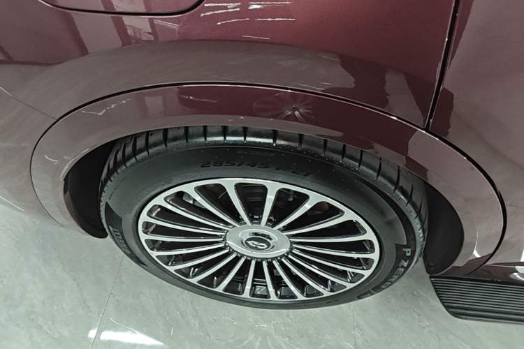 Used Hima AITO M8 2025 Extended-Range Ultra Version 53.4 kWh 5-Seater Edition Right Rear Wheel Hub