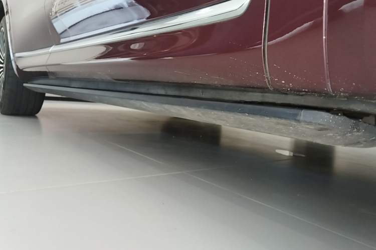 Used Hima AITO M8 2025 Extended-Range Ultra Version 53.4 kWh 5-Seater Edition Right Side Sill