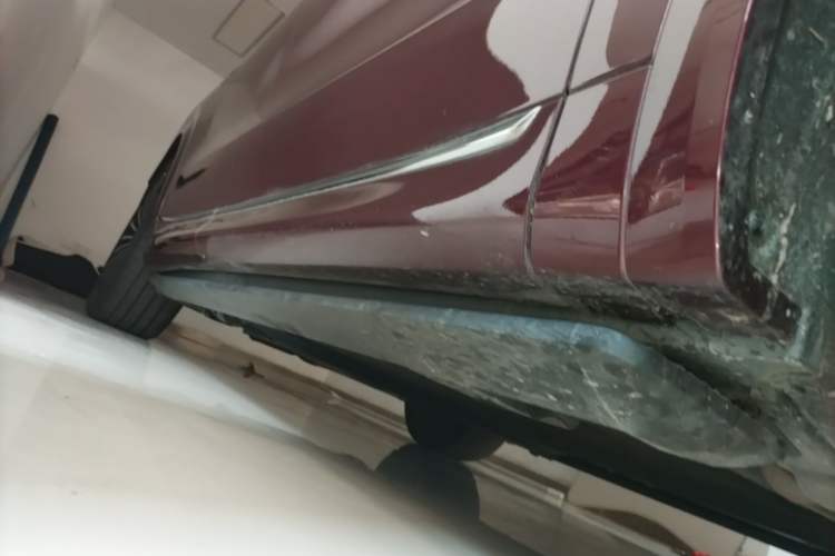 Used Hima AITO M8 2025 Extended-Range Ultra Version 53.4 kWh 5-Seater Edition Right Side Sill