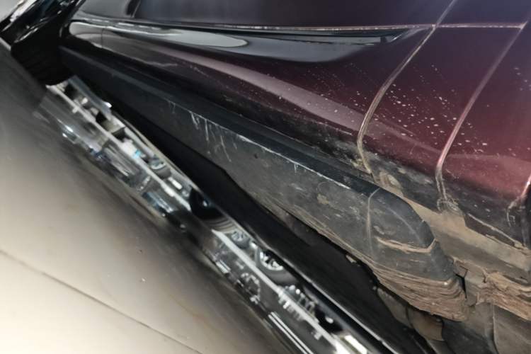Used Hima AITO M8 2025 Extended-Range Max+ Version 53.4 kWh 6-Seater Edition Right Side Sill
