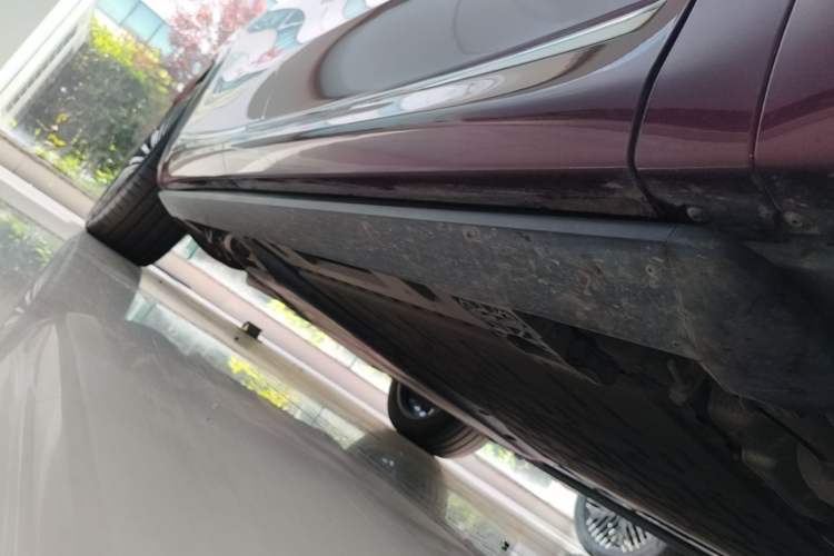 Used Hima AITO M8 2025 Extended-Range Ultra Version 53.4 kWh 5-Seater Edition Right Side Sill