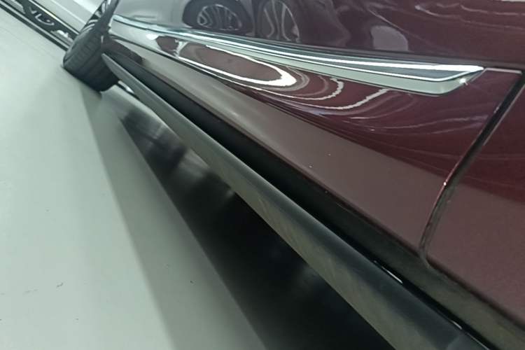 Used Hima AITO M8 2025 Extended-Range Ultra Version 53.4 kWh 5-Seater Edition Right Side Sill