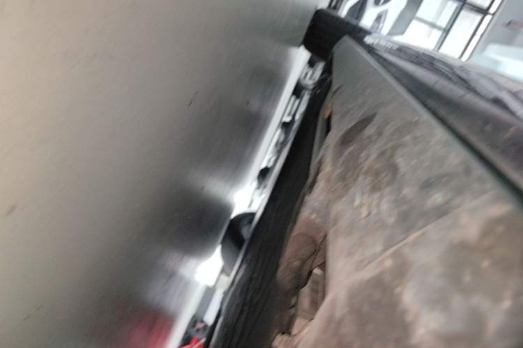 Used Hima AITO M8 2025 Extended-Range Ultra Version 53.4 kWh 5-Seater Edition Right Side Sill