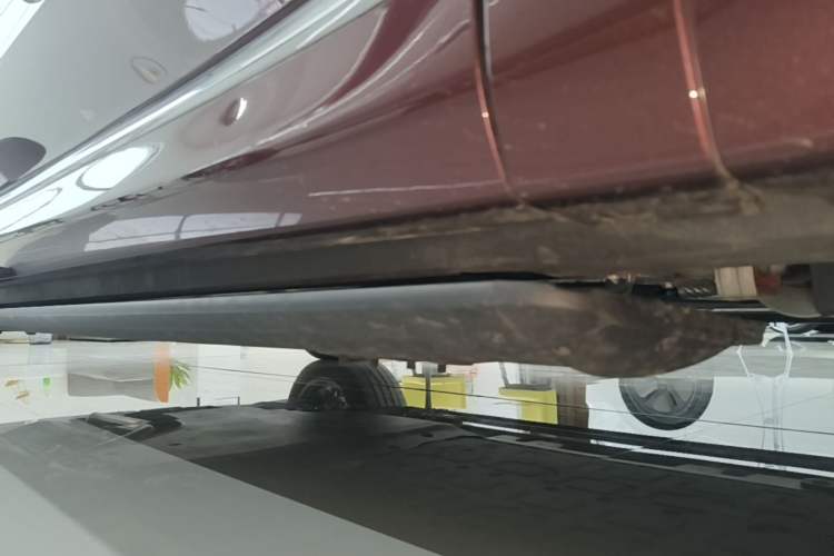 Used Hima AITO M8 2025 Extended-Range Max+ Version 53.4 kWh 6-Seater Edition Right Side Sill