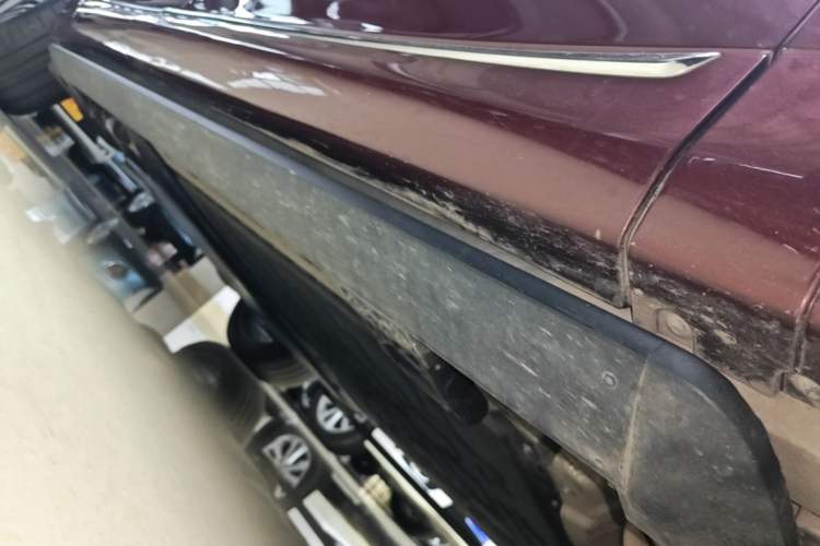 Used Hima AITO M8 2025 Extended-Range Ultra Version 53.4 kWh 5-Seater Edition Right Side Sill