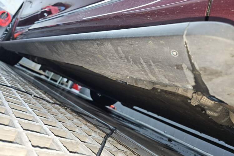 Used Hima AITO M8 2025 Extended-Range Ultra Version 53.4 kWh 5-Seater Edition Right Side Sill