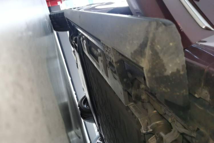 Used Hima AITO M8 2025 Extended-Range Ultra Version 53.4 kWh 5-Seater Edition Right Side Sill