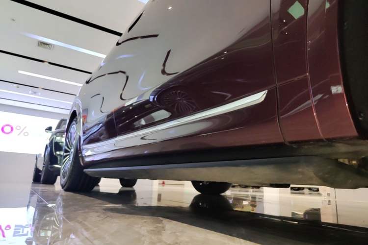 Used Hima AITO M8 2025 Extended-Range Ultra Version 53.4 kWh 6-Seater Edition Right Side Sill