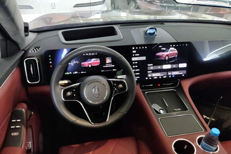 Used Hima AITO M8 2025 Extended-Range Ultra Version 53.4 kWh 5-Seater Edition Steering Wheel