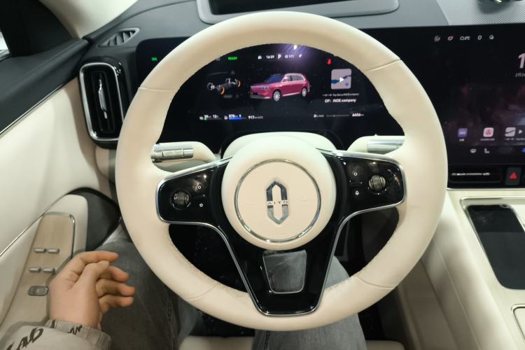 Used Hima AITO M8 2025 Extended-Range Max+ Version 53.4 kWh 5-Seater Edition Steering Wheel