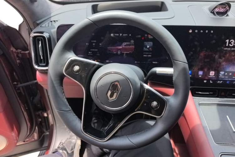 Used Hima AITO M8 2025 Extended-Range Max+ Version 53.4 kWh 5-Seater Edition Steering Wheel