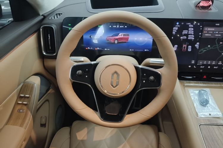 Used Hima AITO M8 2025 Extended-Range Max+ Version 53.4 kWh 6-Seater Edition Steering Wheel