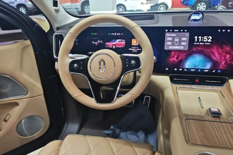 Used Hima AITO M8 2025 Extended-Range Ultra Version 53.4 kWh 5-Seater Edition Steering Wheel