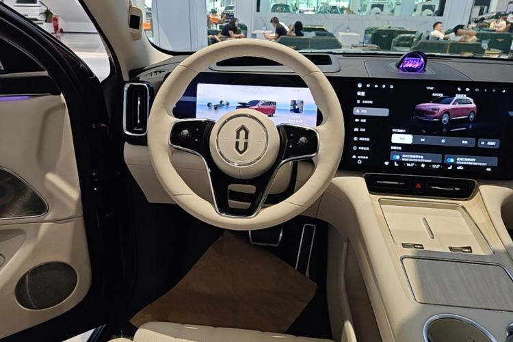 Used Hima AITO M8 2025 Extended-Range Max+ Version 53.4 kWh 6-Seater Edition Steering Wheel