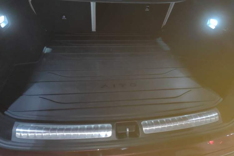 Used Hima AITO M8 2025 Extended-Range Ultra Version 53.4 kWh 5-Seater Edition Trunk