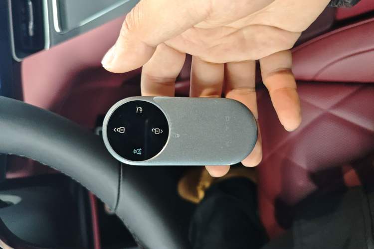 Used Hima AITO M8 2025 Extended-Range Ultra Version 53.4 kWh 5-Seater Edition Vehicle Key