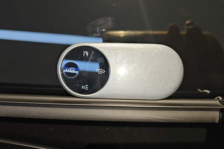 Used Hima AITO M8 2025 Extended-Range Max+ Version 53.4 kWh 6-Seater Edition Vehicle Key