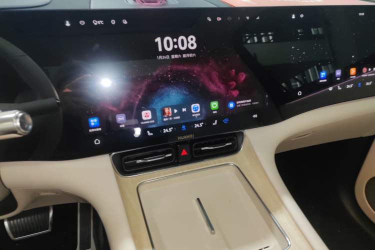 Used Hima AITO M8 2025 Extended-Range Ultra Version 53.4 kWh 5-Seater Edition Audio And AC Panel