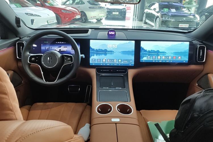 Used Hima AITO M8 2025 Extended-Range Ultra Version 53.4 kWh 5-Seater Edition Center Console