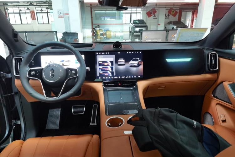 Used Hima AITO M8 2025 Extended-Range Ultra Version 53.4 kWh 5-Seater Edition Center Console