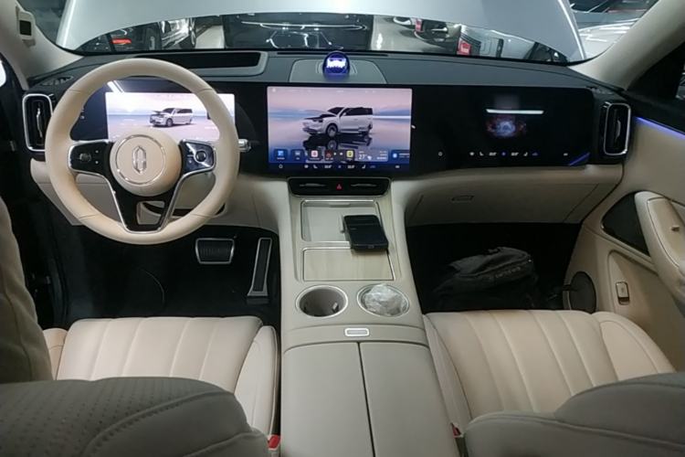 Used Hima AITO M8 2025 Extended-Range Ultra Version 53.4 kWh 6-Seater Edition Center Console