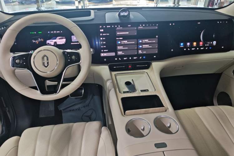 Used Hima AITO M8 2025 Extended-Range Ultra Version 53.4 kWh 6-Seater Edition Center Console