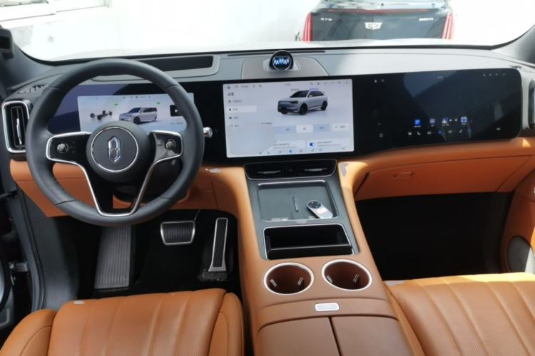 Used Hima AITO M8 2025 Extended-Range Max+ Version 53.4 kWh 5-Seater Edition Center Console