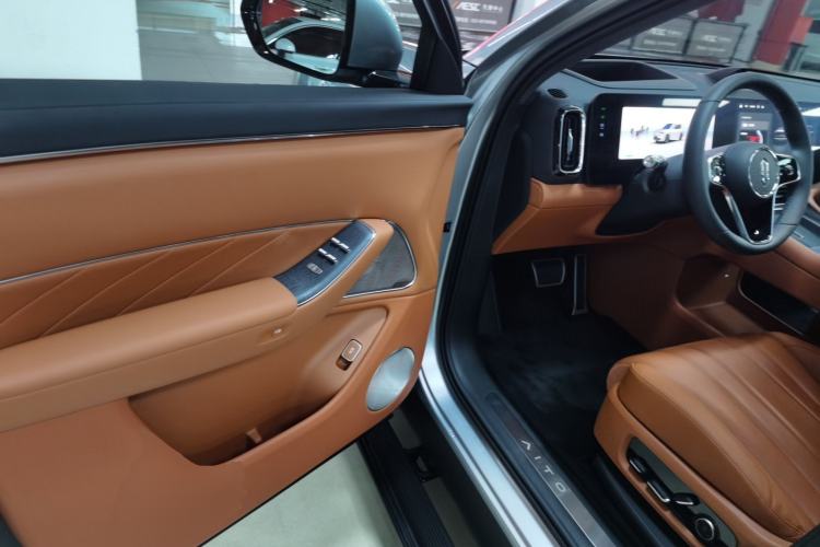 Used Hima AITO M8 2025 Extended-Range Ultra Version 53.4 kWh 5-Seater Edition Driver Seat