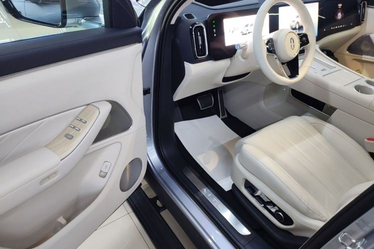 Used Hima AITO M8 2025 Extended-Range Ultra Version 53.4 kWh 5-Seater Edition Driver Seat